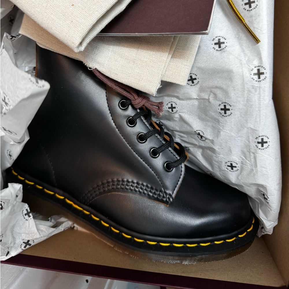 1490 SMOOTH LEATHER MID CALF BOOTS DR MARTENS
**MADE IN ENGLAND** - Picture 3 of 5